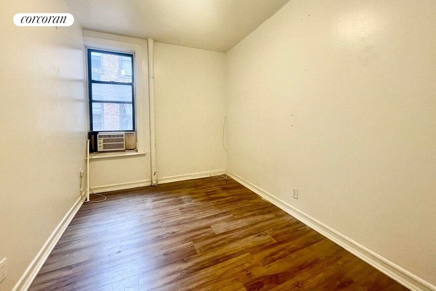 Building Photo - 200 W 109th St