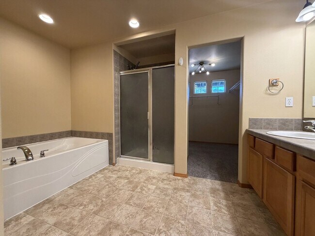 Building Photo - Spacious 4-Bedroom Home Near Lake Stevens in Desirable Noble Court