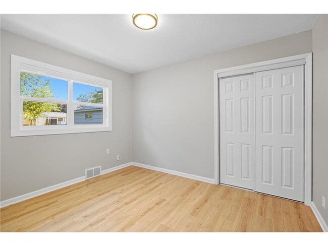 Building Photo - 4826 Idaho Ave N