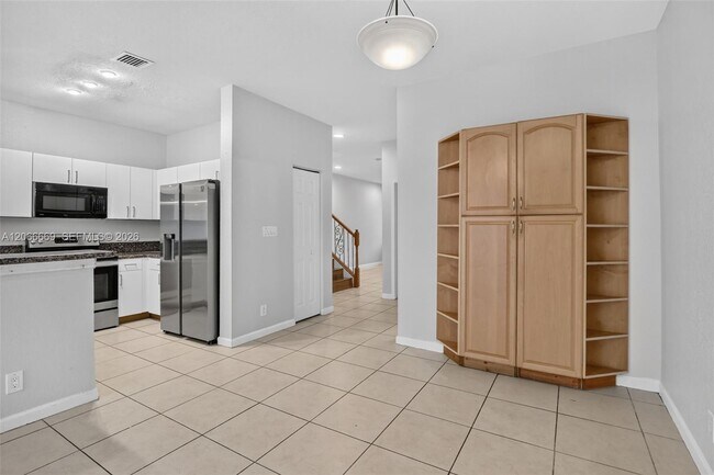 Building Photo - 5337 SW 40th Ave