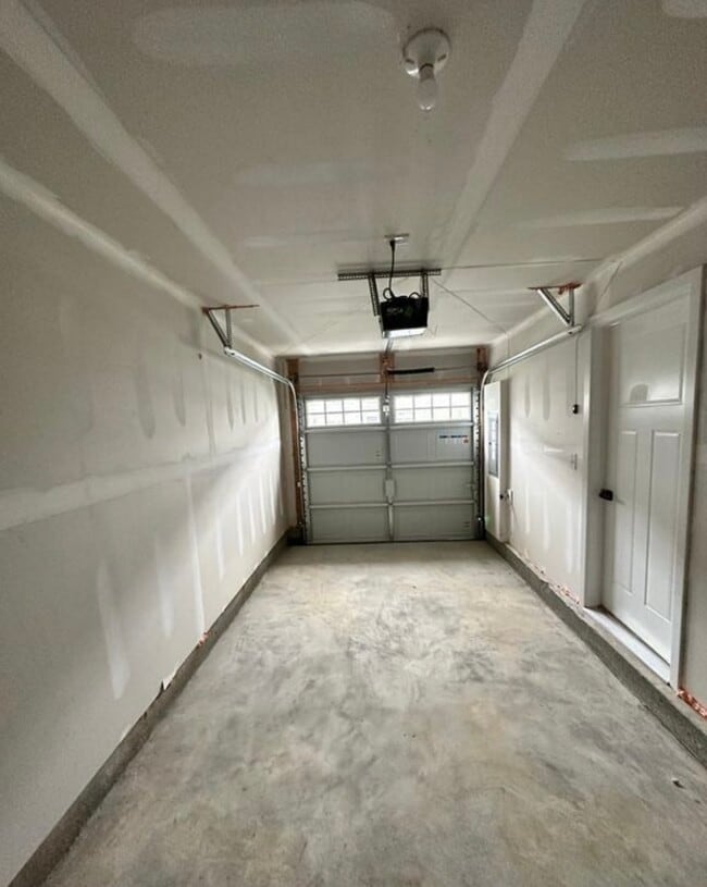 Building Photo - 6 Kohlmyer Dr