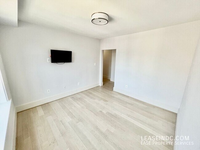 Building Photo - 1451 Park Rd NW