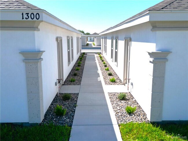 Building Photo - 25 Shavano Dr