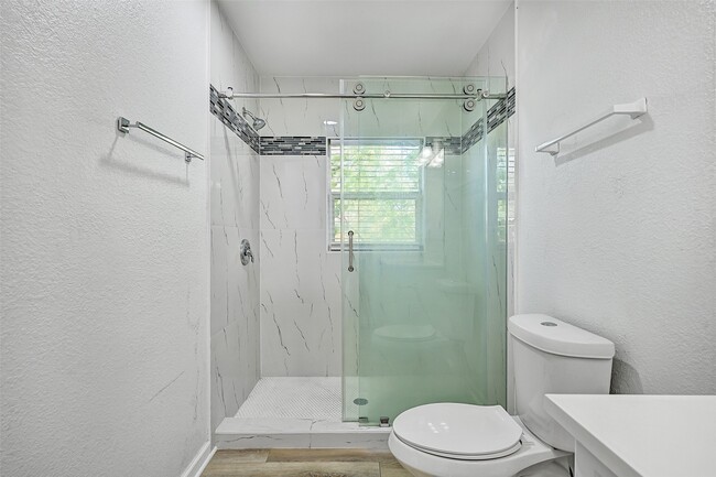 Building Photo - 2328 Wimcrest St