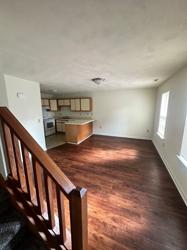 Building Photo - 3 Bed - 3Bath with Den