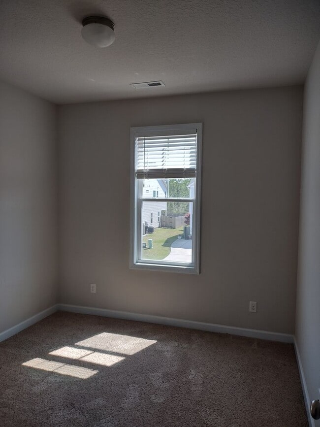 Building Photo - Best Value in the Area!!! Pet Friendly