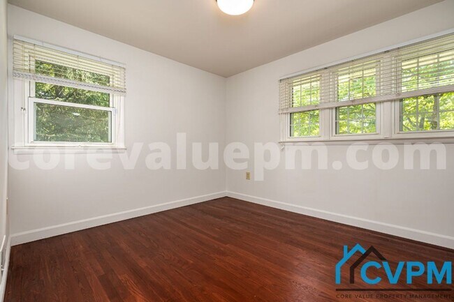 Building Photo - 600 Sandy Hill Rd