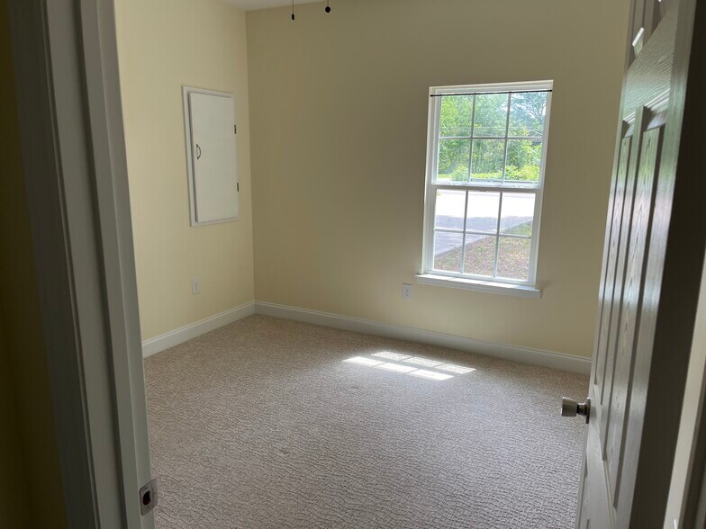 Building Photo - 5712 Grubb Rd