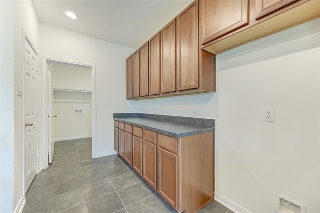 Building Photo - 6120 Whitewing Rd