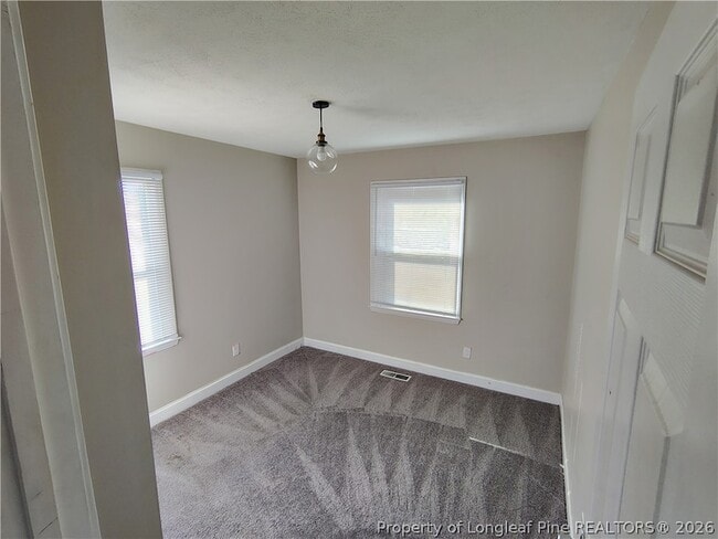 Building Photo - 515 Farmview Dr