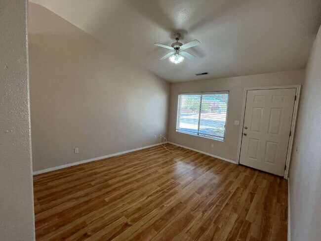 Building Photo - Wonderful 4 bed 3 bath home in Saint George. Private covered balcony with wonderful views. Fully ...