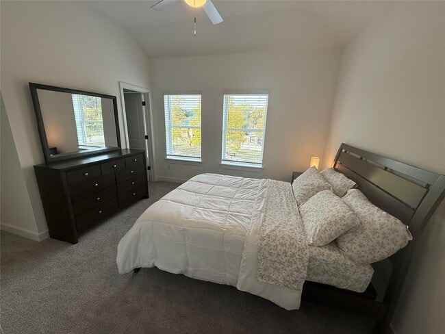 Building Photo - 11621 Waldemar Dr