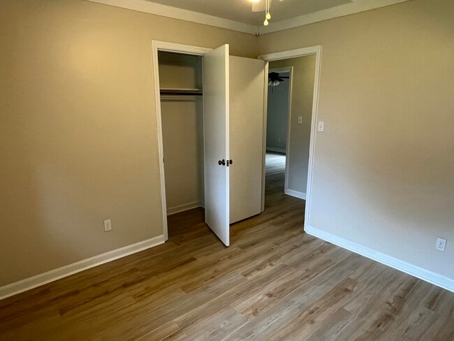 Building Photo - 706 Cottonwood Ct