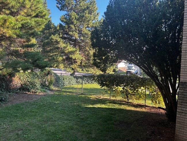 Building Photo - Price Reduced! Beautiful Home With Great S...