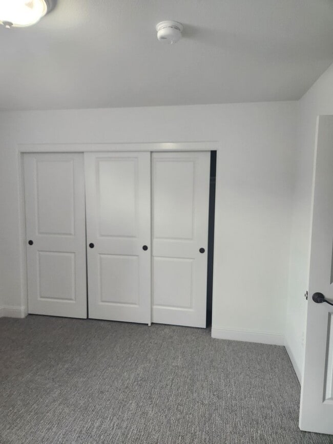 Building Photo - Great Santa Rosa Neighborhood 3 Bedroom, 2.5 Bathrooms