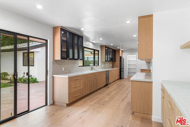 Building Photo - 5160 Los Feliz Blvd