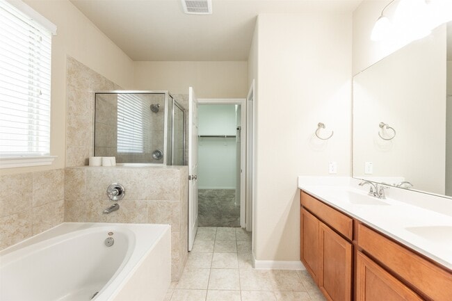 Building Photo - 16915 Sedum Grn