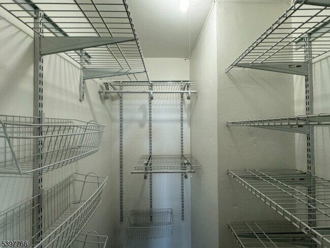 Building Photo - 285 Aycrigg Ave