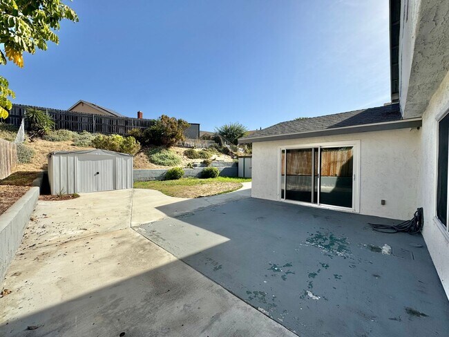 Building Photo - Beautifully Updated 4B/2.5BA House with Solar and A/C!