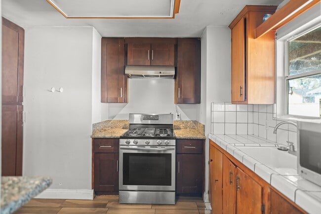 Building Photo - 3 Bd/2 Ba House in the Heart of Shafter