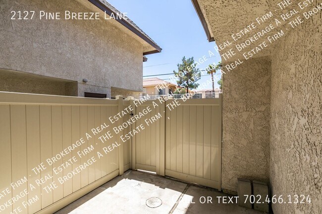 Building Photo - 2127 Pine Breeze Ln