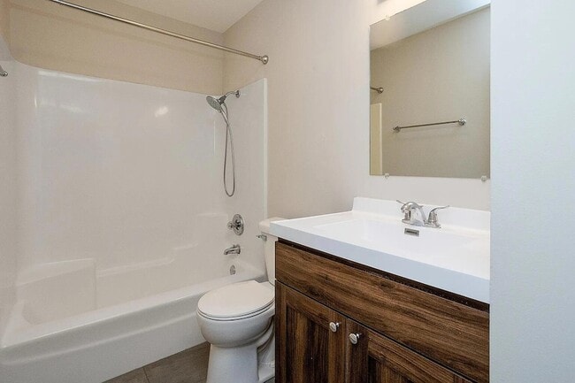 Building Photo - 2138 Dogwood Ln