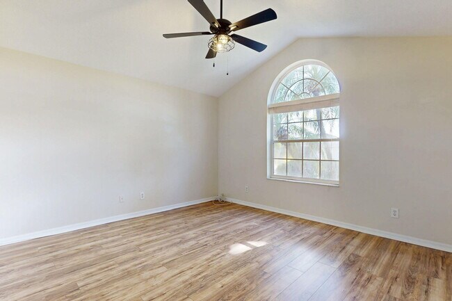 Building Photo - 967 SE Browning Ave