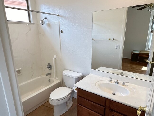 Building Photo - HOUSE - SEDONA - 4 BEDROOM HOME