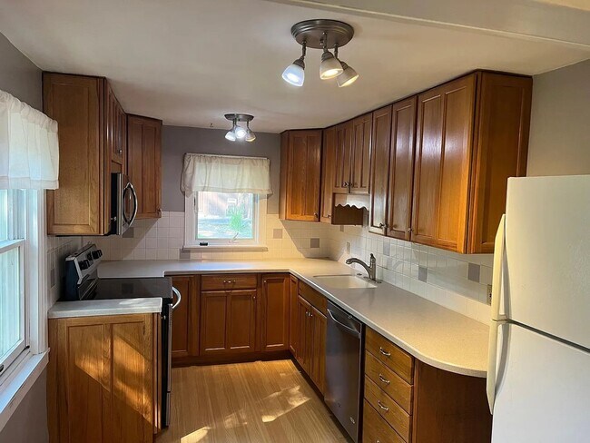 Building Photo - Stunning 4-Bedroom Single Family Home in Hatboro! Available mid-April!