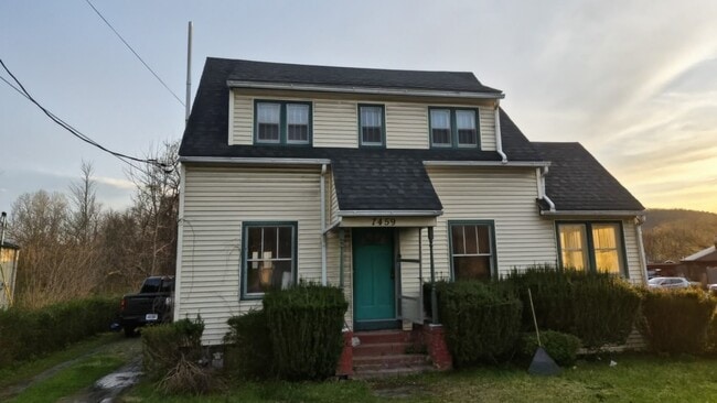 Building Photo - 7459 Seneca Rd N