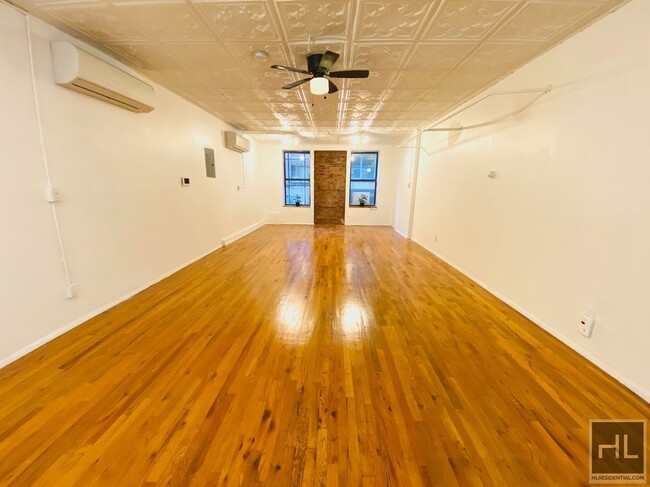 Building Photo - Huge Orchard Street Loft Apartment!