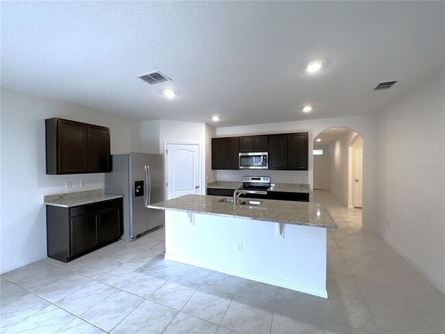 Building Photo - 487 Lily Ln