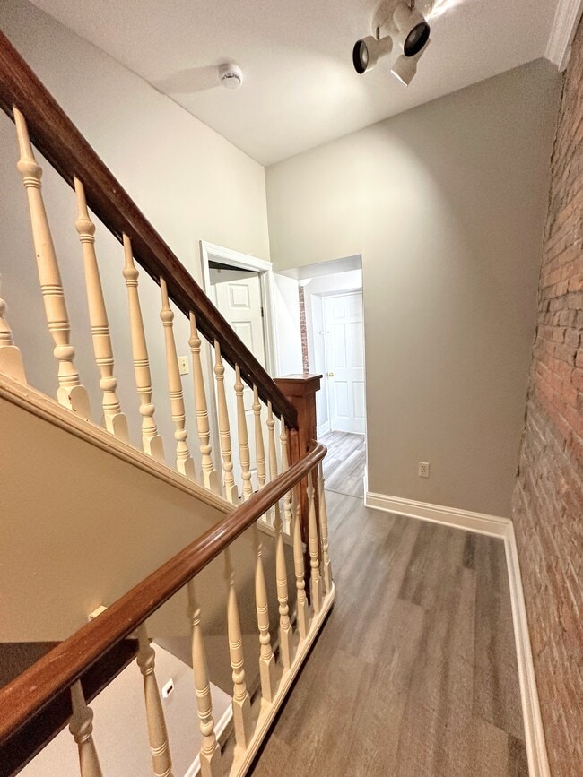 Building Photo - 2221 Jane St