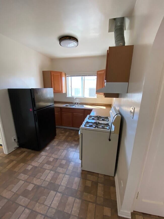 Building Photo - 516 N Heliotrope Dr