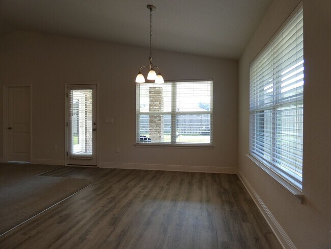 Building Photo - Spacious Home - Ashley Place