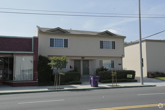 Building Photo - 1080-1084 E Wardlow Rd
