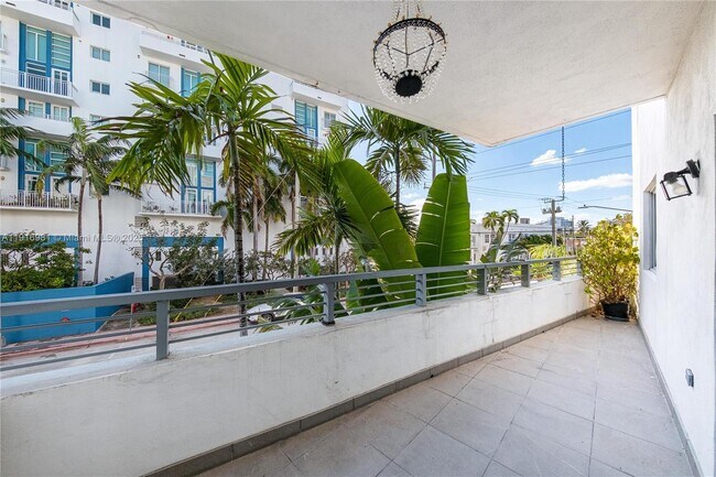 Building Photo - 7700 Collins Ave