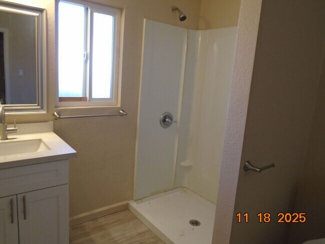 Building Photo - Lovely East Lancaster 3 Bedroom Home