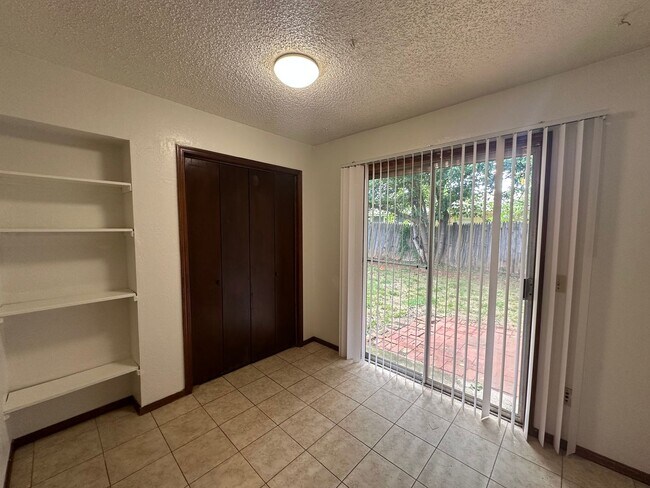 Building Photo - 2 Bedroom 1.5 Bath