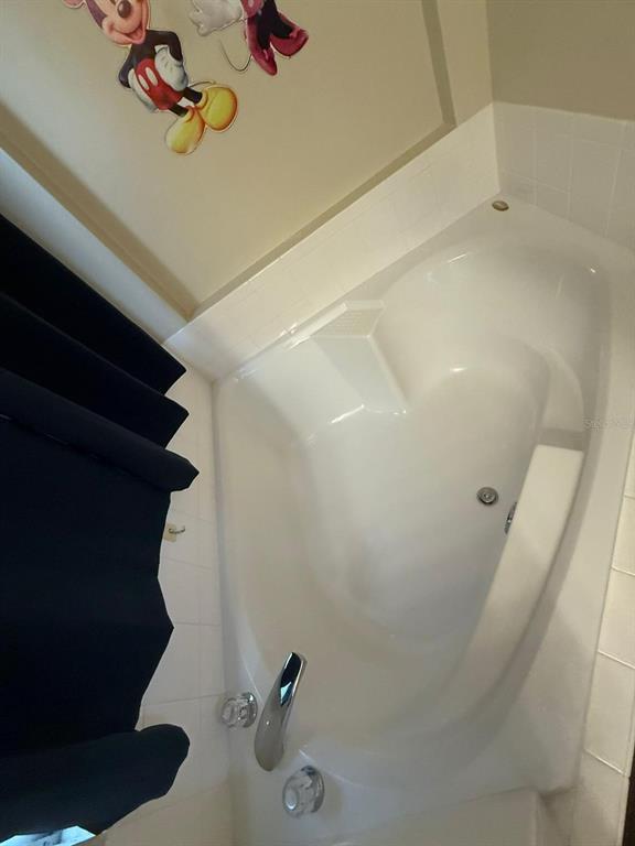 Building Photo - 334 Grosvenor Loop