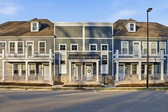 Building Photo - Stylish Townhouse Living in the Heart of Williamsburg