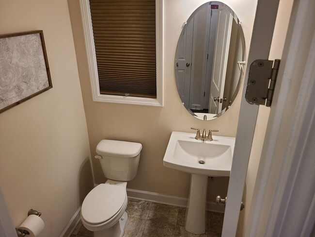 Building Photo - 3 Bedroom, 2.5 bath unfurnished home in Hampstead near Surf City