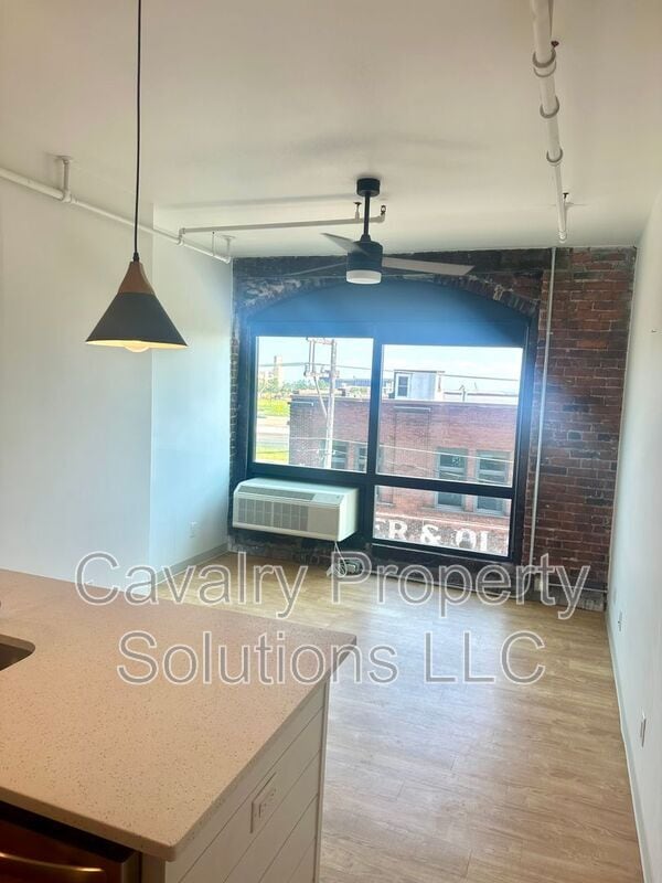 Building Photo - 1831 W Michigan St