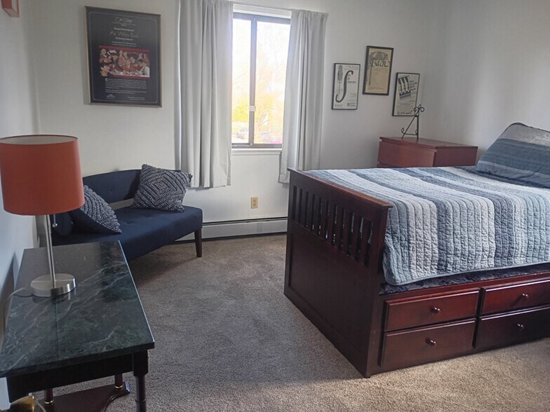 Building Photo - 1600 Newman Ave