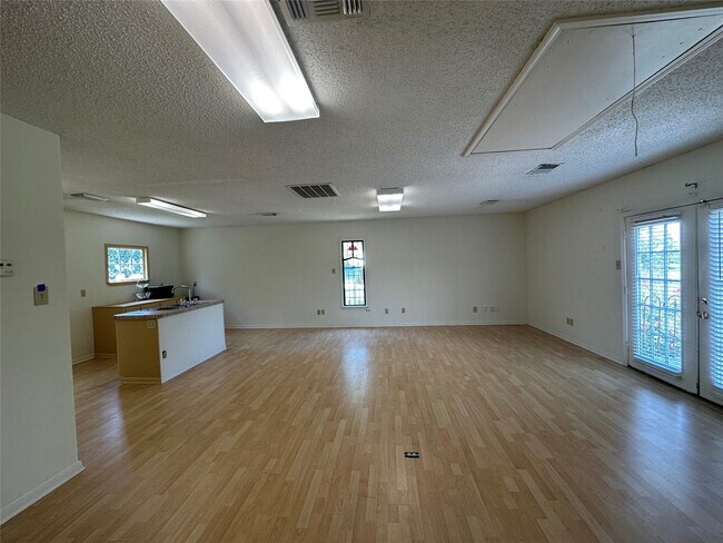 Building Photo - 30302 2nd St