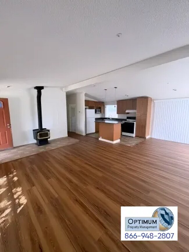 Building Photo - Fully Remodeled 3BD/2BA Home on Spacious Lot