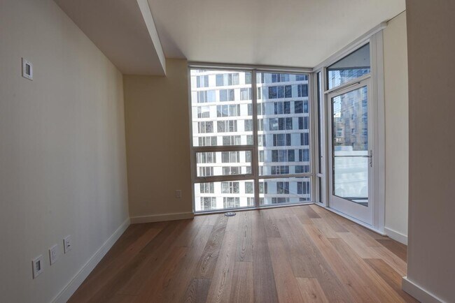 Building Photo - 121 Stewart St