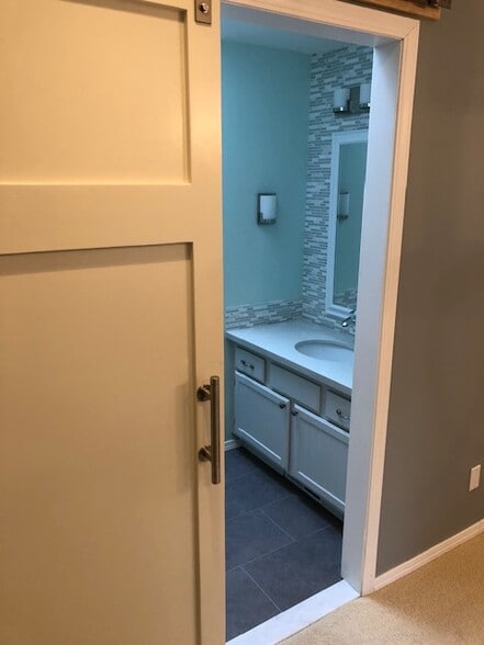 Master bath - 4616 NW Knute Anderson Rd