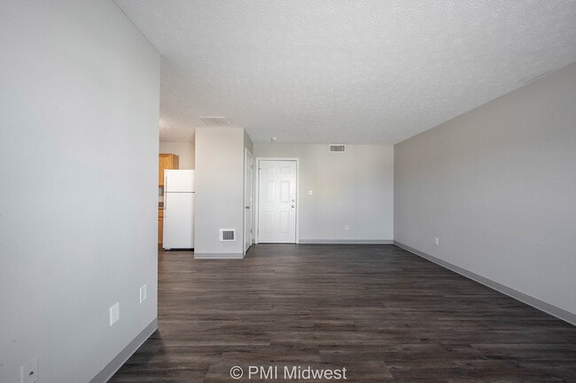 Building Photo - "Charming Studio Retreat in Indianapolis w...