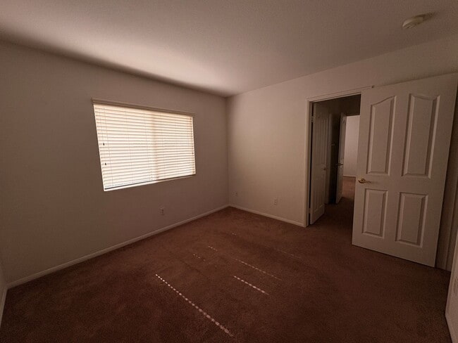 Building Photo - EASTVALE GREAT NEIGHBORHOOD- 4+2.5 EXECUTIVE HOME, QUIET NEIGHBORHOOD - AVAILABLE NOW!!! ONLY 2 C...